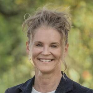 Vicki Baensch - Headshot